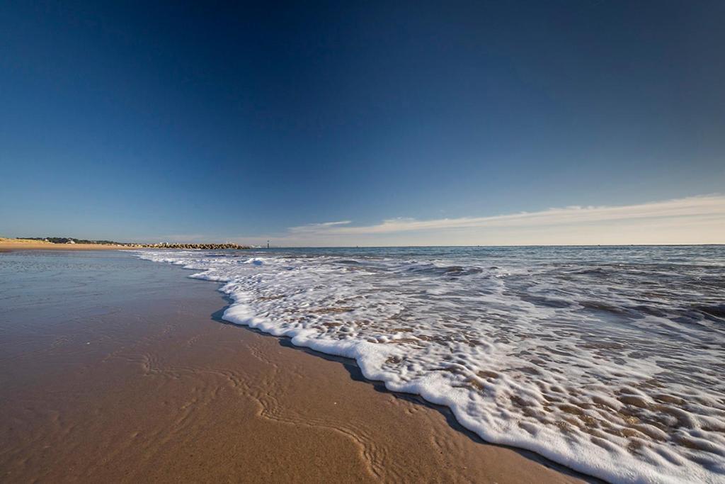 Luxury 2 Bedroom Apartment In Sandbanks - Sea View Poole Exterior photo